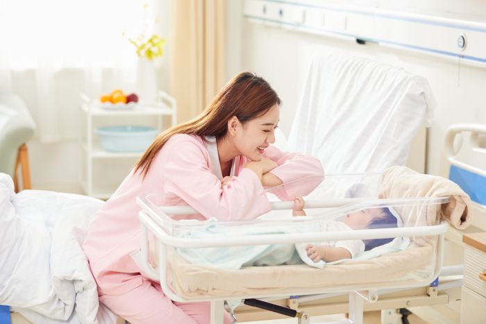 1631760202702011.jpg 攝圖網(wǎng)_501692287_banner_年輕媽媽和嬰兒車?yán)锏膶殞毣?dòng)(企業(yè)商用).jpg