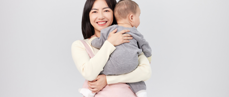 1636101735685870.jpg 攝圖網(wǎng)_501728717_wx_抱著小嬰兒的月嫂形象(企業(yè)商用).jpg