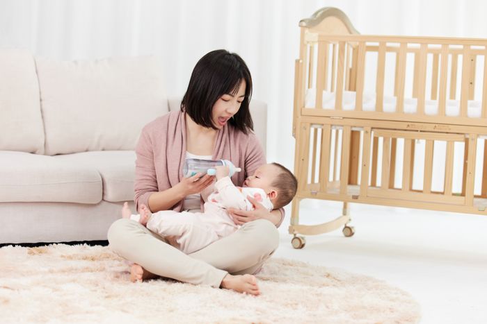 1649923321125239.jpg 攝圖網(wǎng)_501725414_月嫂喂養(yǎng)嬰兒小寶寶(企業(yè)商用).jpg