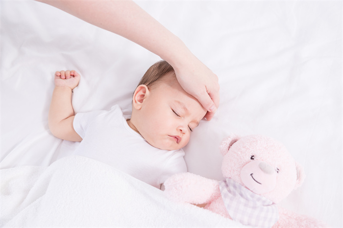 1651911718632709.jpg 攝圖網(wǎng)_501346776_母嬰撫摸額頭(企業(yè)商用).jpg