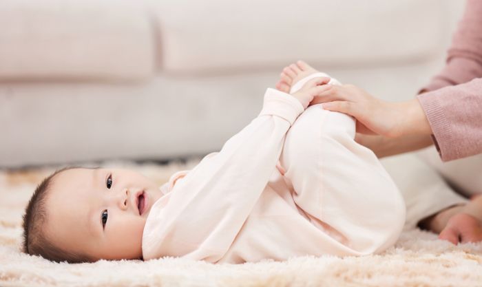 1653208348585271.jpg 攝圖網(wǎng)_501728696_給嬰兒寶寶撫觸按摩(企業(yè)商用).jpg