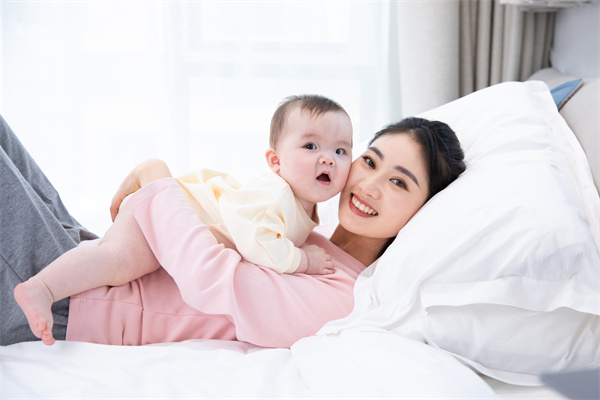 1657100134971457.jpg 攝圖網(wǎng)_501576985_媽媽和嬰兒幸福玩鬧(企業(yè)商用).jpg