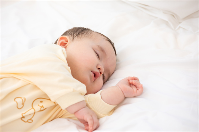 1658482463583572.jpg 攝圖網(wǎng)_501532887_寶寶側(cè)臥睡覺(企業(yè)商用).jpg