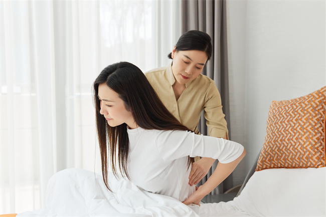 1658912906588149.jpg 攝圖網(wǎng)_502383003_住家月嫂照顧坐月子的產(chǎn)婦(企業(yè)商用).jpg