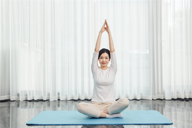 1658999183767043.jpg 攝圖網(wǎng)_502384403_產(chǎn)婦做產(chǎn)后護(hù)理瑜伽運(yùn)動(dòng)(企業(yè)商用).jpg