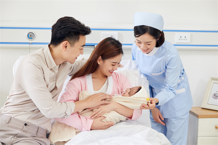 1662515154599088.jpg 攝圖網(wǎng)_501692318_新生兒父母和月子中心護(hù)工形象(企業(yè)商用).jpg