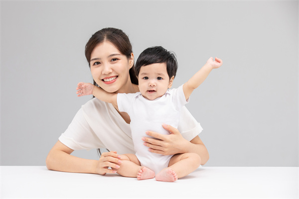 1662861604817747.jpg 攝圖網(wǎng)_501659851_年輕媽媽和寶寶(企業(yè)商用).jpg